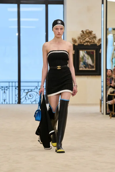Look 15